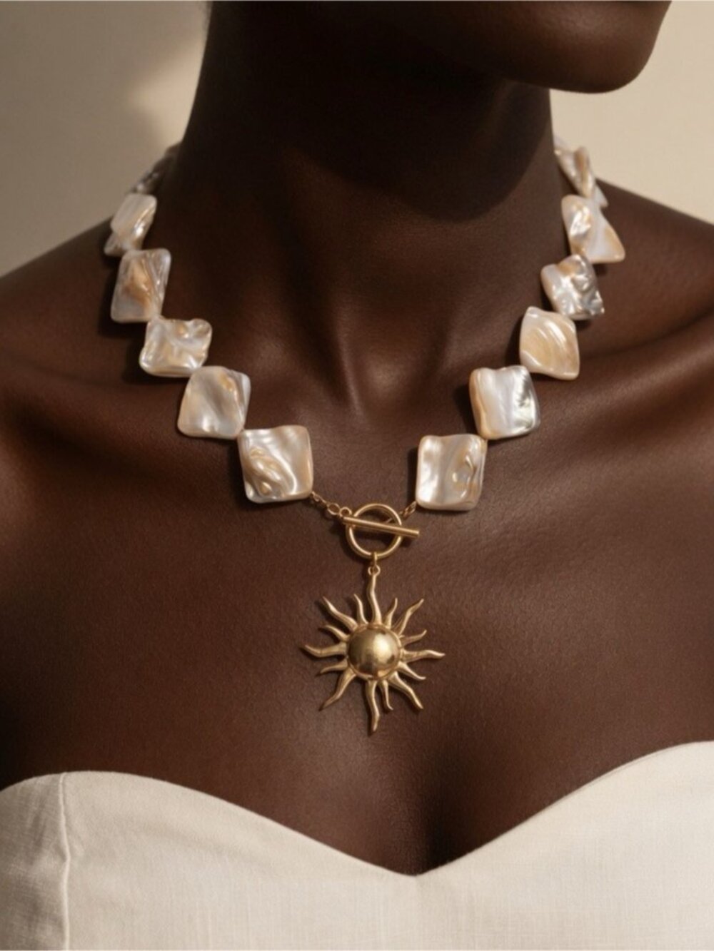 New! Coastal Shell Sun Necklace NWOT (5009)